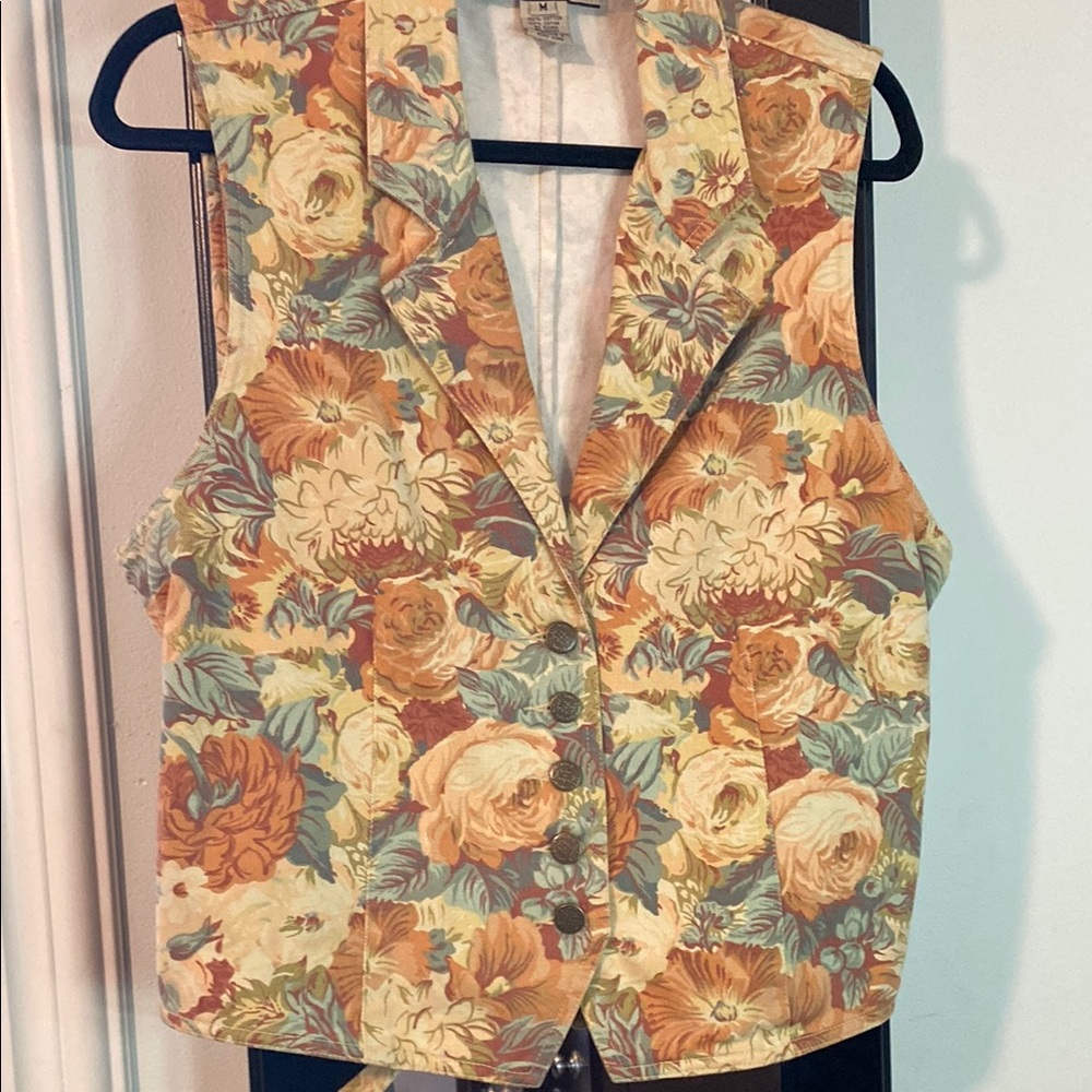 Vintage Floral Vest with Button Closure PTP 19”